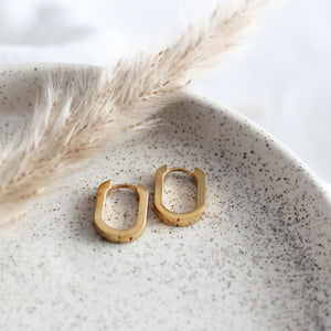 Oval Huggie Hoop Earrings - Gold